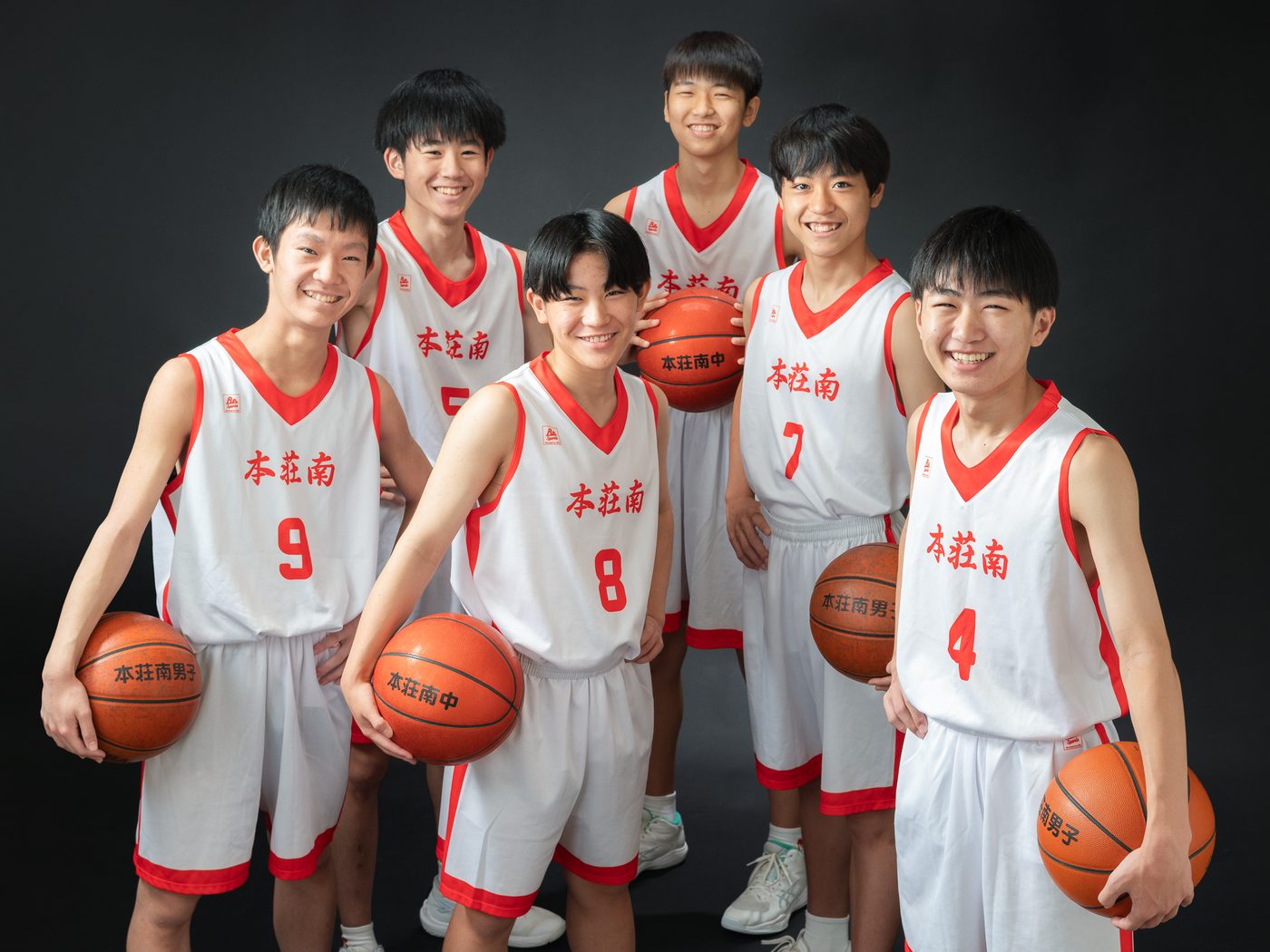 中学バスケ部の男子のグループ写真