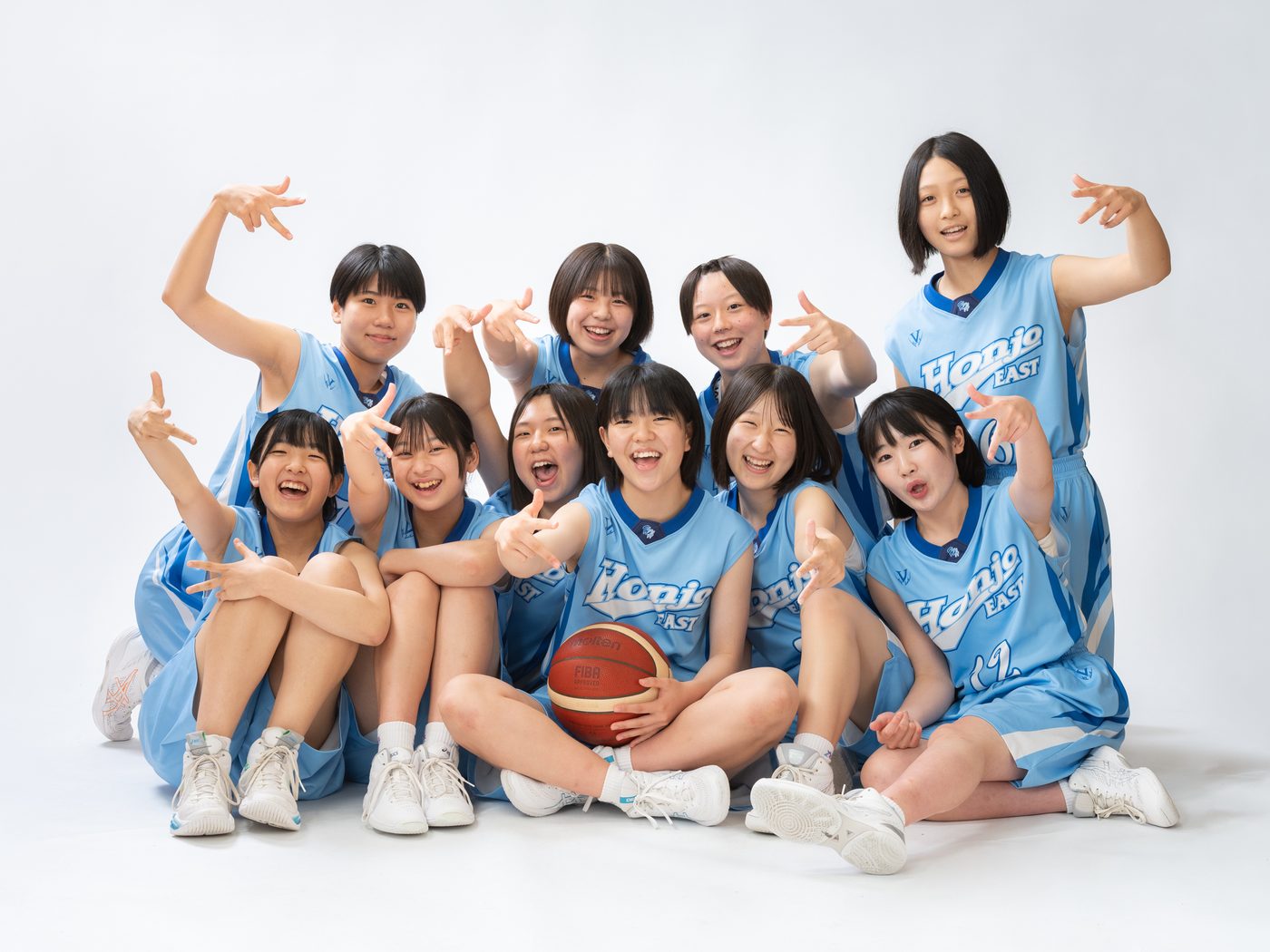 バスケ部の女子のグループ写真